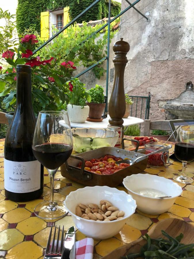 Domaine De Brousson Bed & Breakfast La Tour-sur-Orb Exterior foto